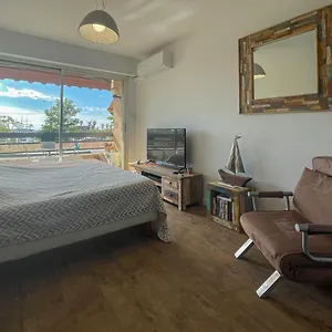 https://les-balcons-de-bandol-centre-ville-avec-vue-mer-et-face.fr-provencehotel.com